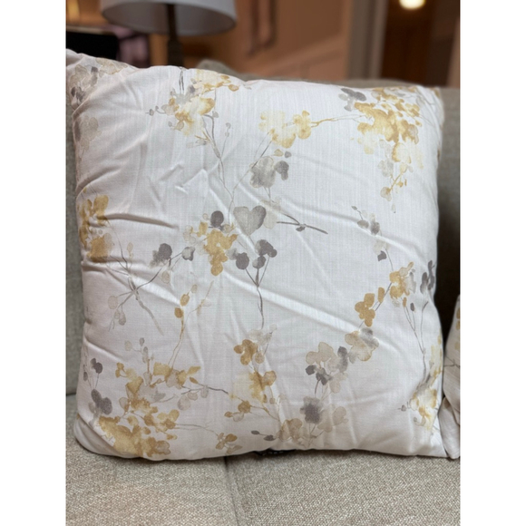 DKNY White & Yellow Floral Throw Pillows, One Size - Picture 2 of 6